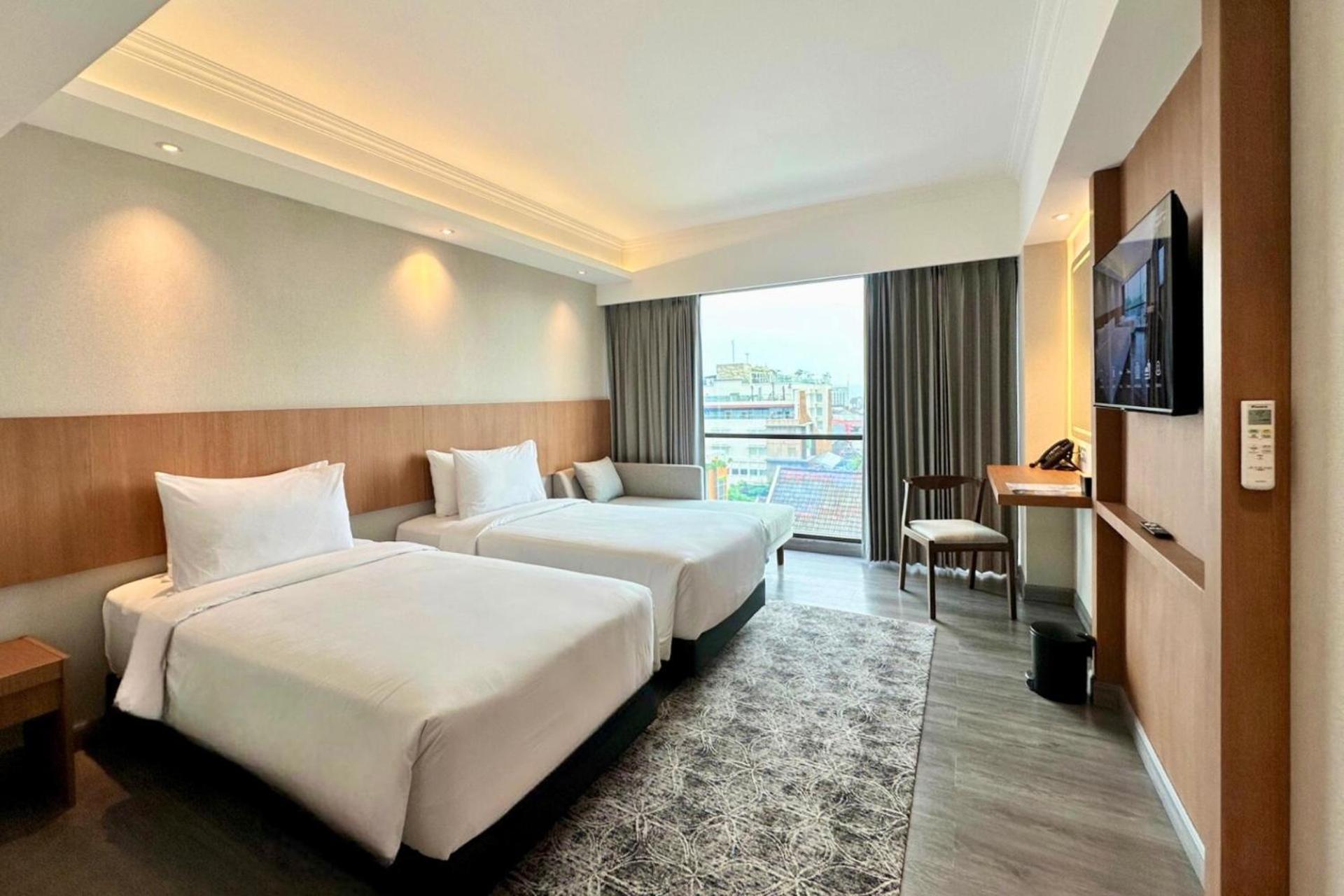 The Malioboro Hotel & Conference Center Yogyakarta Dış mekan fotoğraf